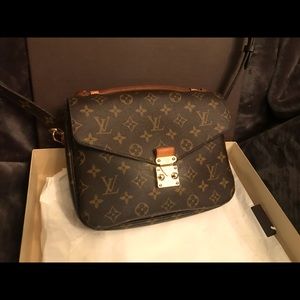 SOLD!!! Louis Vuitton Pochette Metis